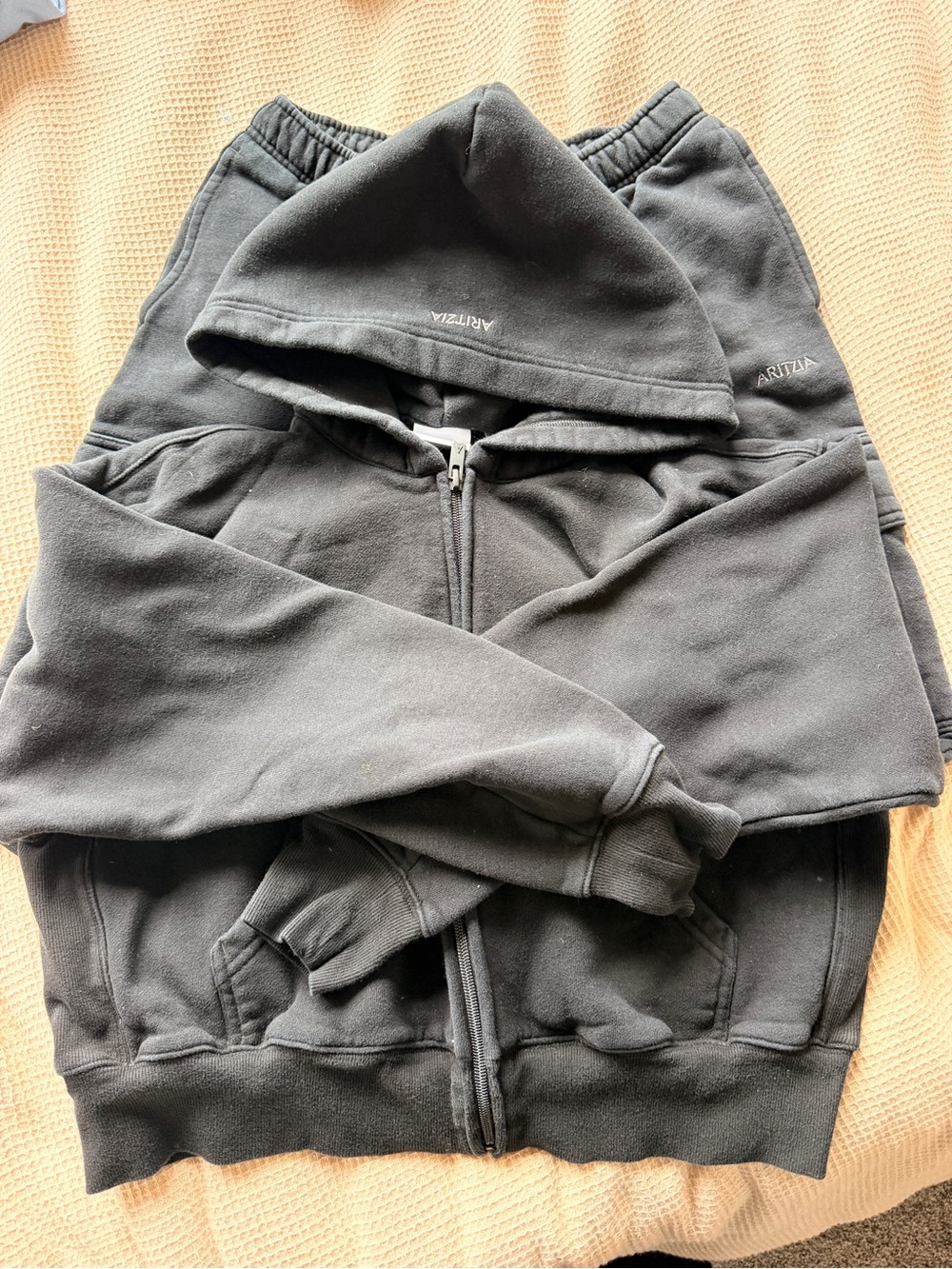 Aritzia Sweatfleece Set in Black